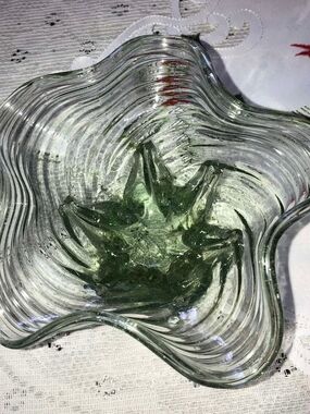 Clear & Green Swirl Art Glass Star-Shaped Decorative Bowl
